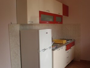 Fridge, microwave, oven, cookware/dishes/utensils - Apartment mit Balkon by Interhome (Marina)
