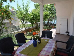 Outdoor dining - in Poljica mit privatem Parkplatz by Interhome (Marina)