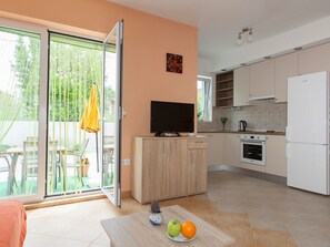 Fridge, oven, cookware/dishes/utensils - "Dinka" mit Terrasse by Interhome (Biograd na Moru)