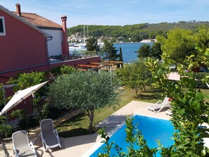 Pool - Luxuriöses Haus direkt am Strand, große Terrasse by Interhome (Ugljan/Preko)