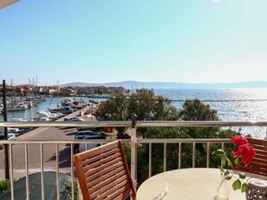 Outdoor dining - Apartment im zweiten Stock mit Blick aufs Meer by Interhome (Zadar/Bibinje)