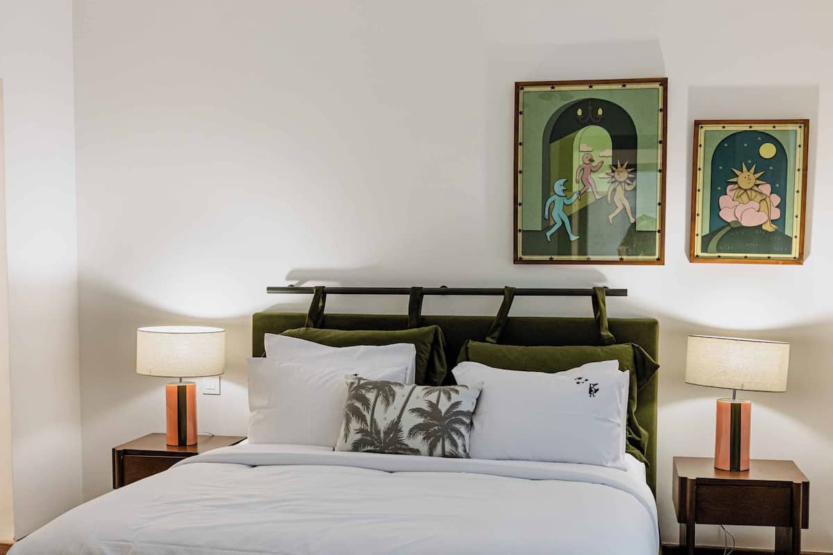 Căn hộ Cao cấp, 2 phòng ngủ, ban công, quang cảnh vườn