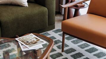 Apartamento de lujo, 2 habitaciones, balcón, vistas al jardín | Zona de estar