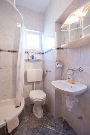 Towels - Ruhiges Appartement mit Terrasse in Strandnähe by Interhome (Zadar)