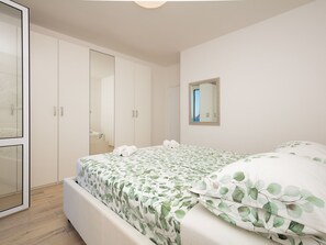 Internet - Wohnung "Ela II" mit Blick auf das Wasser by Interhome (Zaton)