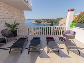 Property grounds - Wohnung "Ela" mit Blick auf das Wasser by Interhome (Zaton)