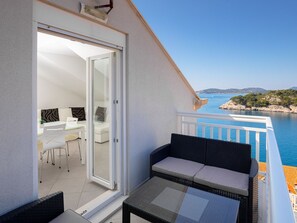Outdoor dining - Wohnung "Ela" mit Blick auf das Wasser by Interhome (Zaton)
