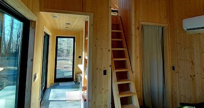 Mid-range Scandinavian loft chalet with AC/Heat, in a rural forest retreat.