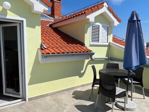 Outdoor dining - mit Blick auf das Wasser by Interhome (Vir)