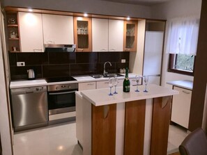 Fridge, microwave, oven, dishwasher - Geräumige Ferienwohnung mit schönem Garten by Interhome (Vir)