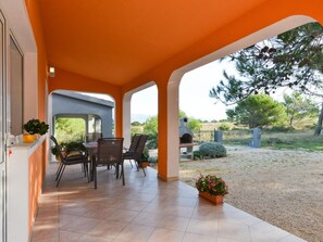 Outdoor dining - mit Terrassen am Wald by Interhome (Vir)