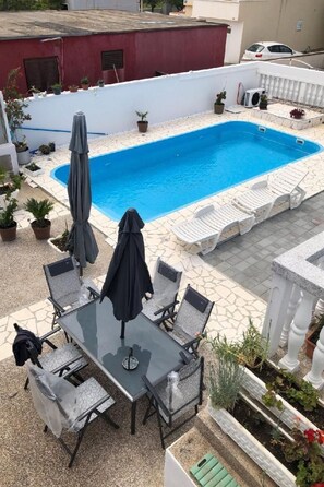 A heated pool - Großes Appartement by Interhome (Vrsi)
