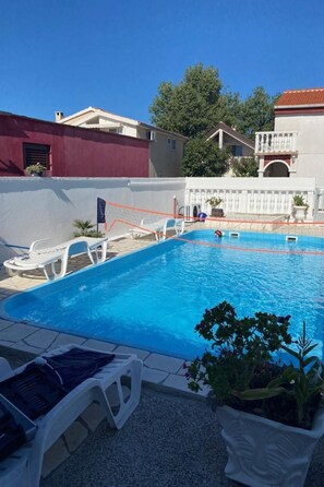 A heated pool - Großes Appartement by Interhome (Vrsi)