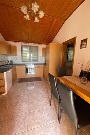Fridge, microwave, oven, dishwasher - Großes Appartement by Interhome (Vrsi)