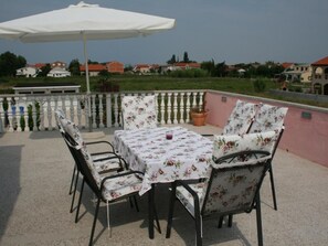 Outdoor dining - Großes Appartement by Interhome (Vrsi)
