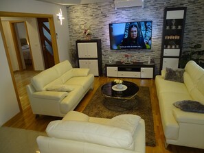 Fireplace - Wohnung Rončević by Interhome (Rovanjska)