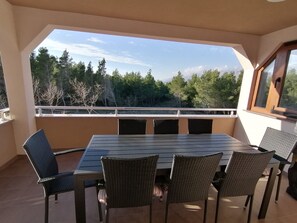Outdoor dining - Wohnung Roncević mit Kamin, in Rovanjska by Interhome (Rovanjska)