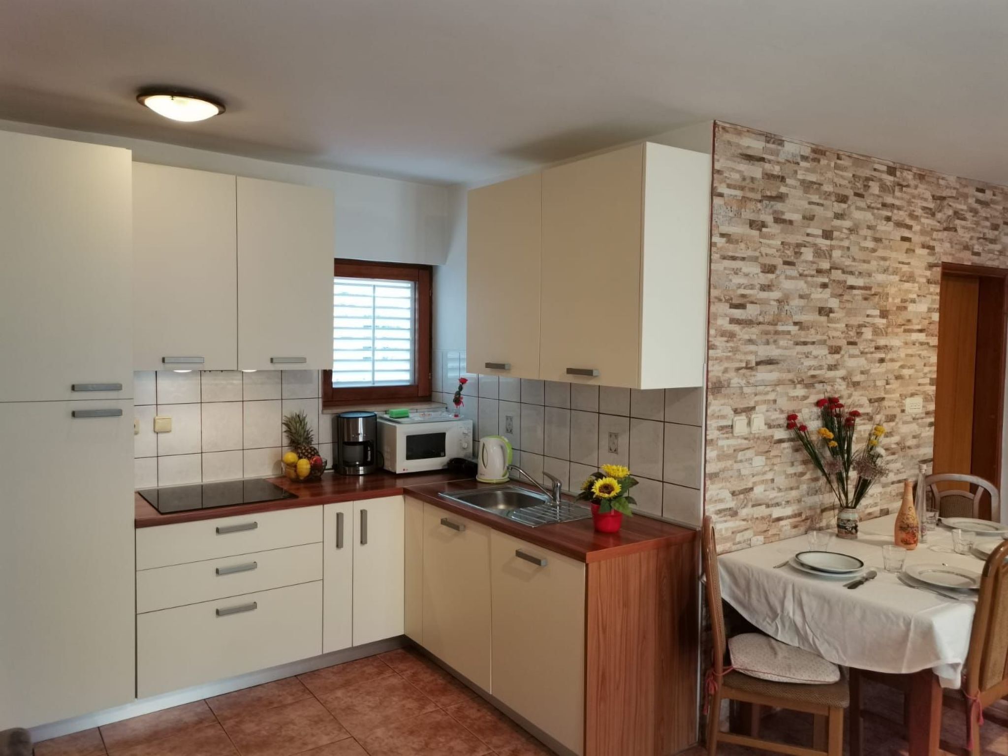 Fridge, microwave, dishwasher, cookware/dishes/utensils