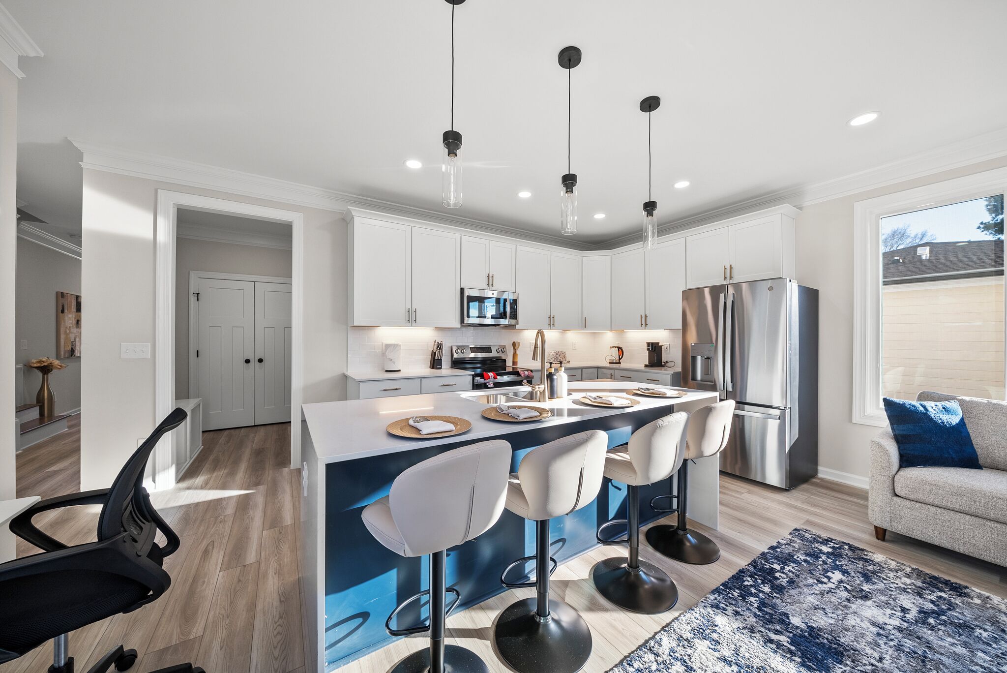 Micro-ondes, four, plaque de cuisson, lave-vaisselle