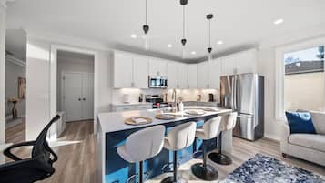 Micro-ondes, four, plaque de cuisson, lave-vaisselle