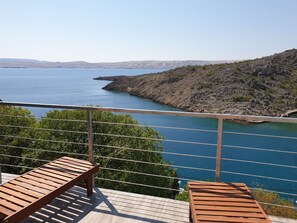 Property grounds - mit Blick auf das Wasser by Interhome (Karlobag)