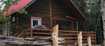 Chalet de bois rond chic et rustique à proximité de la ferme en pleine nature.