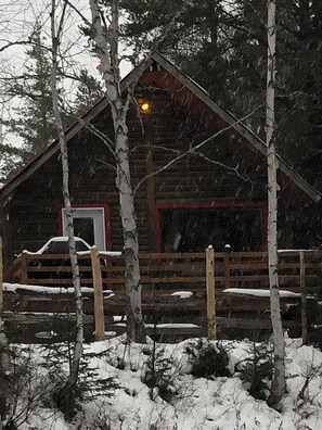 Exterior - Chic, rustic log cabin near the farm in the heart of nature. (Peribonka)