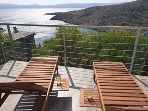 Outdoor dining - Wohnung in Cesarica mit Privater Terrasse by Interhome (Karlobag)