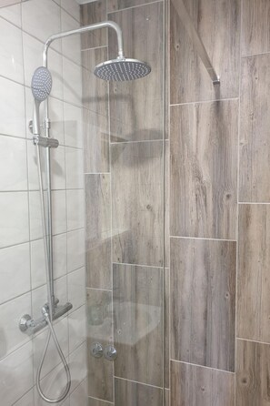 Towels - Wohnung in Cesarica mit Privater Terrasse by Interhome (Karlobag)