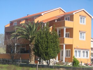 Exterior - Zentrale Ferienwohnung mit Balkon by Interhome (Rab/Lopar)