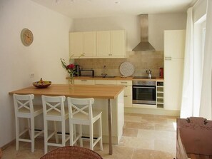 Frigorifero, forno, lavastoviglie, pentole/stoviglie/utensili