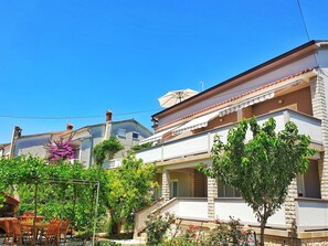 Outdoor dining - Appartement in Palit mit Privatem Balkon by Interhome (Rab/Rab)