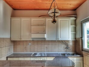 Fridge, oven, cookware/dishes/utensils - mit Terrasse für 9 Personen by Interhome (Rab/Rab)