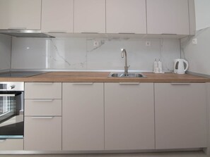 Fridge, oven, cookware/dishes/utensils