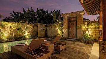 Outdoor pool, pool loungers