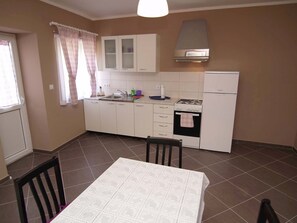 Fridge, oven, cookware/dishes/utensils - Wohnung "Federica" by Interhome (Lošinj / Veli Lošinj)