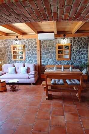 Fireplace - Apartment für zwei Erwachsene und zwei Kinder by Interhome (Senj)