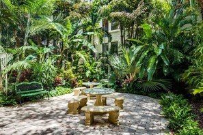 Outdoor dining - Special/Pool/StepsToBeach/Terrace Studio Condo (Palm Beach)