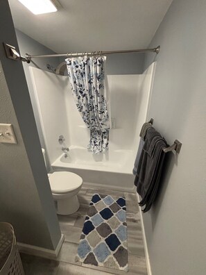 Hair dryer, towels, soap, toilet paper -  Spacious 3-bed, 2-bath condo with large all-season patio & optional Boat Slip. (Lake Ozark)