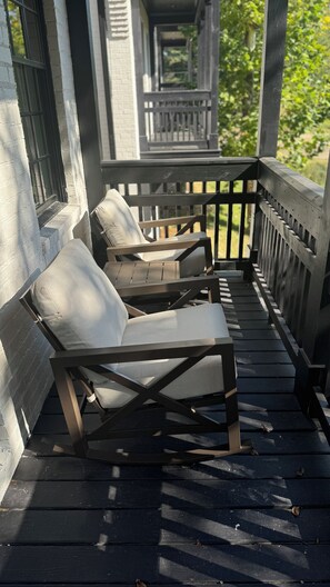 Property grounds - 3-BR Luxury House - walk to The Grove! (Oxford)