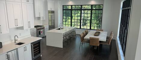 Microondas, horno, lavavajillas