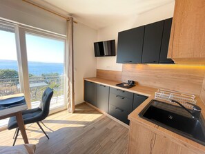 Fridge, microwave, cookware/dishes/utensils - in Dramalj mit Terrasse by Interhome (Crikvenica/Dramalj)