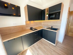 Fridge, microwave, cookware/dishes/utensils - in Dramalj mit Terrasse by Interhome (Crikvenica/Dramalj)
