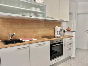 Fridge, oven, cookware/dishes/utensils - Wohnung Ana 1 by Interhome (Crikvenica/Dramalj)