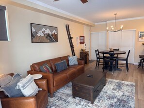 Televisión y chimenea 