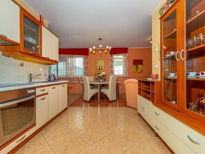 Fridge, oven, cookware/dishes/utensils - Apartment Mira by Interhome (Crikvenica/Dramalj)