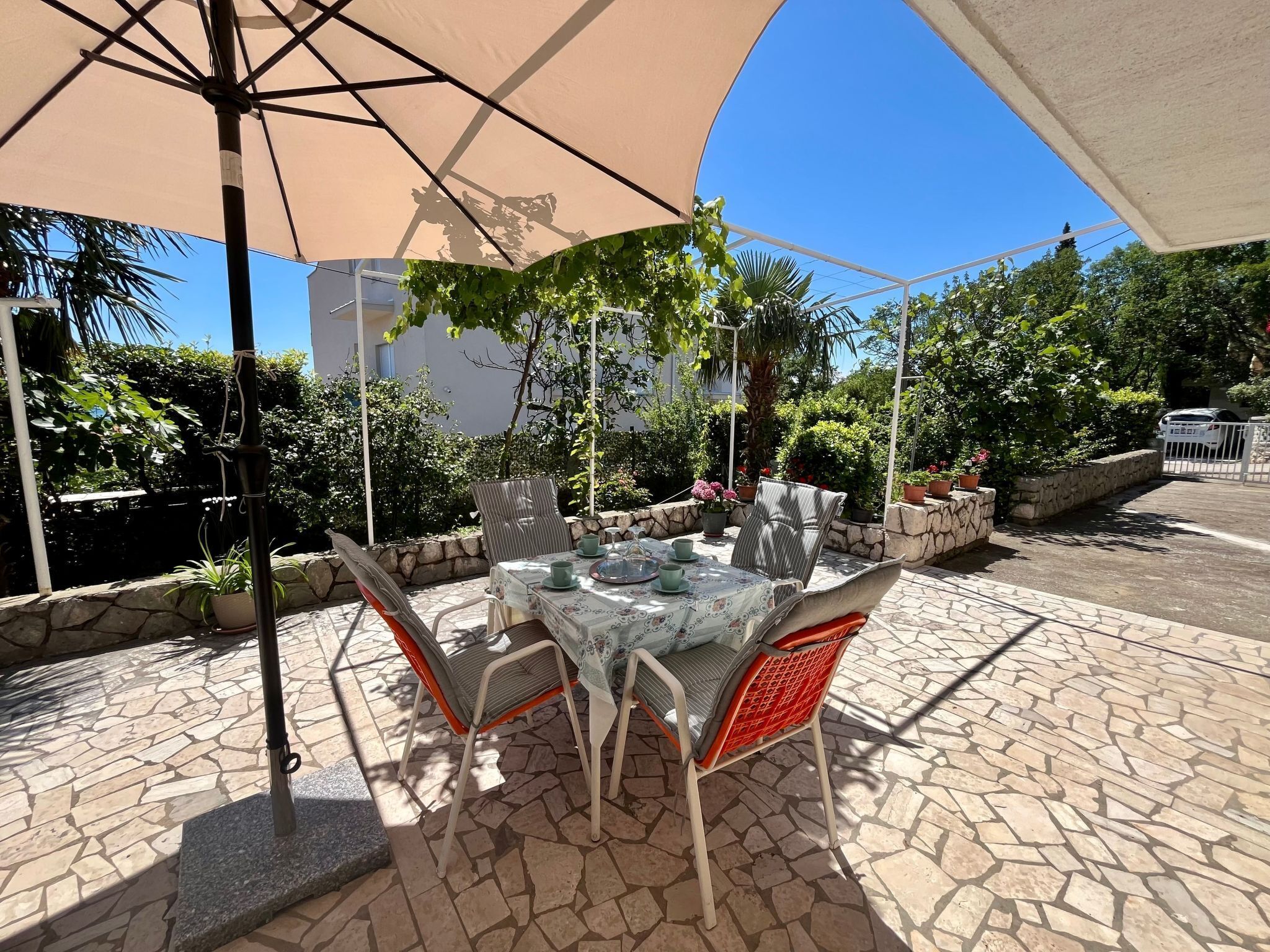 屋外ダイニングエリア