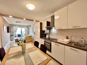 Fridge, microwave, oven, dishwasher - Apartment Jelica by Interhome (Crikvenica/Dramalj)