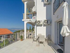 Outdoor dining - Wohnung in Dramalj mit Möbliertem Balkon by Interhome (Crikvenica/Dramalj)