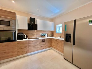 Fridge, microwave, oven, cookware/dishes/utensils - Vacation home Fay by Interhome (Crikvenica/Dramalj)